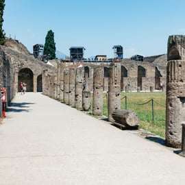 Pompeii and Vesuvius Day Trip with Pizza Lunch