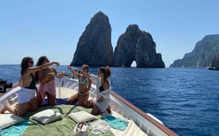 Capri: Eiland en grotten Boottocht met hapjes en drankjes