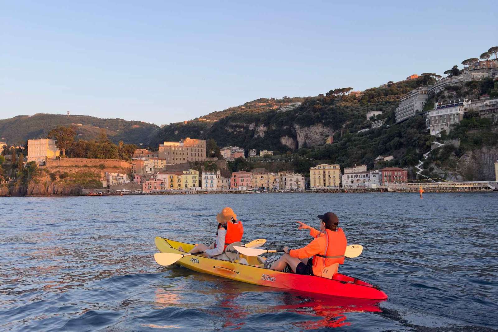 Sorrento: Kajaková túra v malé skupině do Bagni Regina Giovanna