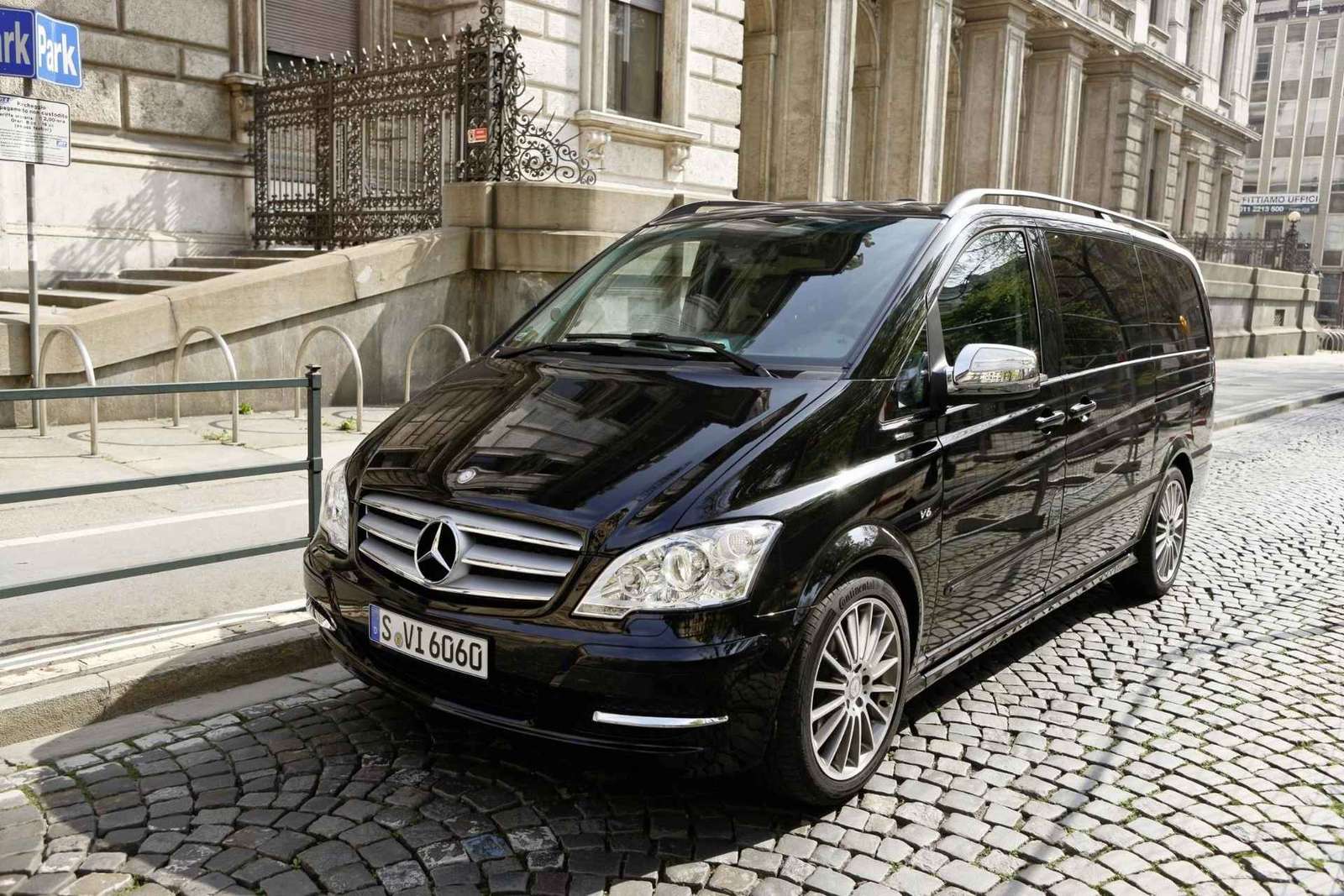 From Naples: Private One-Way Transfer to Positano