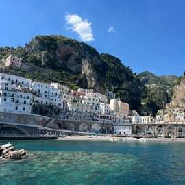 De kust van Amalfi vanaf zee: dagtrip vanuit Napels