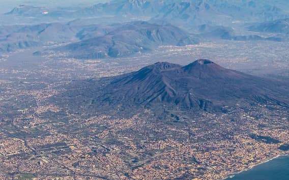 From Pompeii: Bus Transfer to Vesuvius with Park Entry Fee