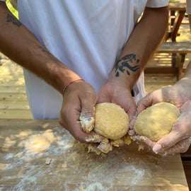 Cours de cuisine à Sorrente dans un jardin avec O'Masto