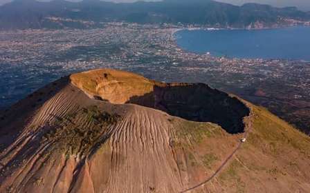 Naples: Round Trip + Entrance Ticket for the Vesuvio Park