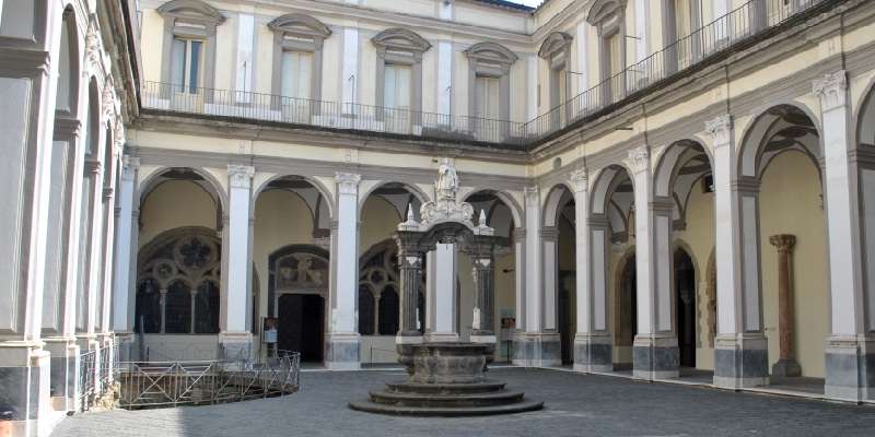 Cloître de San Lorenzo Maggiore