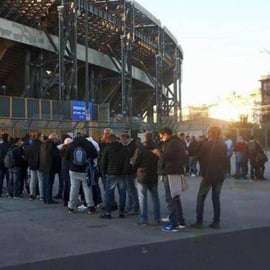 Naples : Stade Maradona : visite guidée à pied de l'extérieur