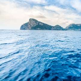 Rejs z Sorrento na Capri: mała łódź i snorkeling
