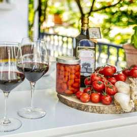 5 Degustaciones de Vino con Productos Típicos en la Costa Sorrentina