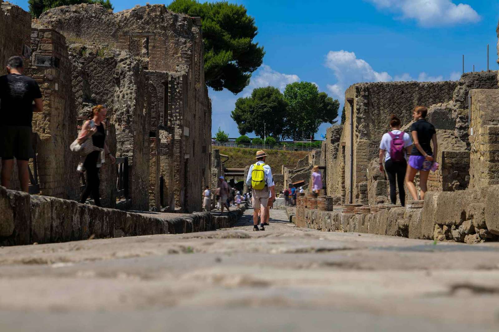 Descubra Herculano: visita guiada em português à antiga cidade romana