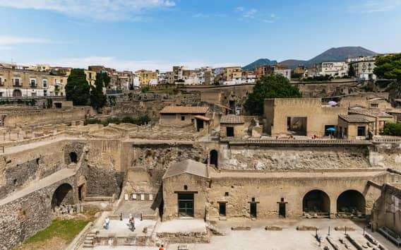 Herculaneum: Skip-the-Line Guided Tour with Archaeologist