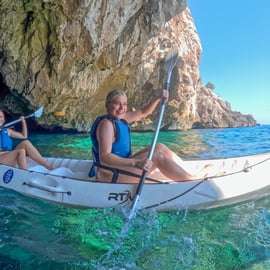 Capri: Prohlídka jeskyní a pláží na kajaku