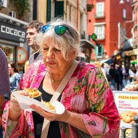 Nápoles: Excursão a pé histórica e com comida de rua