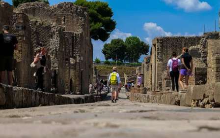 Discover Herculaneum: Guided tour in English of the ancient Roman city