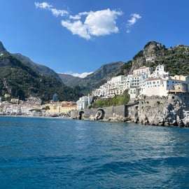 De kust van Amalfi vanaf zee: dagtrip vanuit Napels