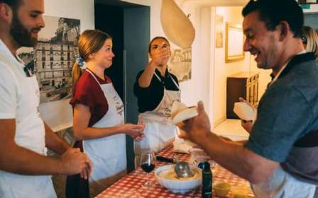 Sorrento: Pizza Making Class at Tirabusciò Cooking School