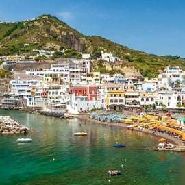 Tour de l'île d'Ischia en bateau avec escale à Sant'Angelo