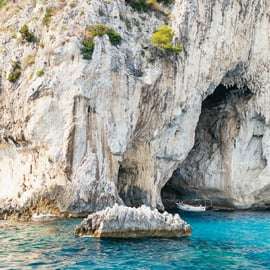 Boottocht rond Capri langs grotten en Faraglioni