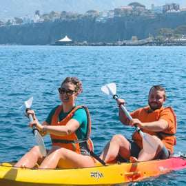 Sorrento: Kajaková túra v malé skupině do Bagni Regina Giovanna