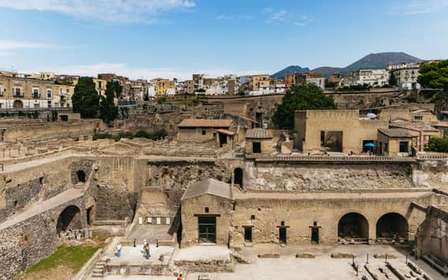Herculaneum: Skip-the-Line Guided Tour with Archaeologist