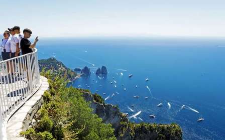 Dagtocht naar Capri vanuit Napels met gids, boot en minibus