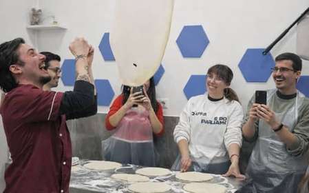 Naples: Neapolitan Pizza-Making Workshop with Drink